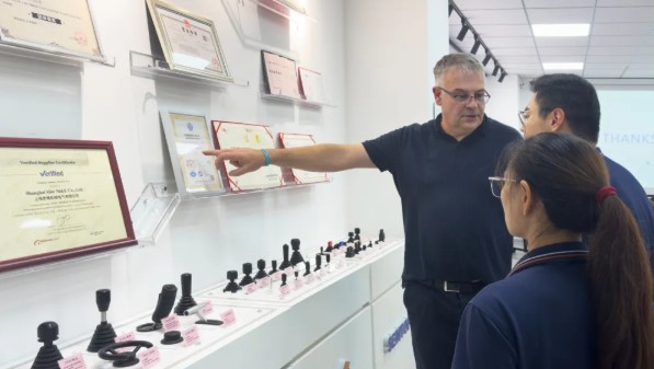 布局全球網(wǎng)絡，建立深度合作。(圖6)